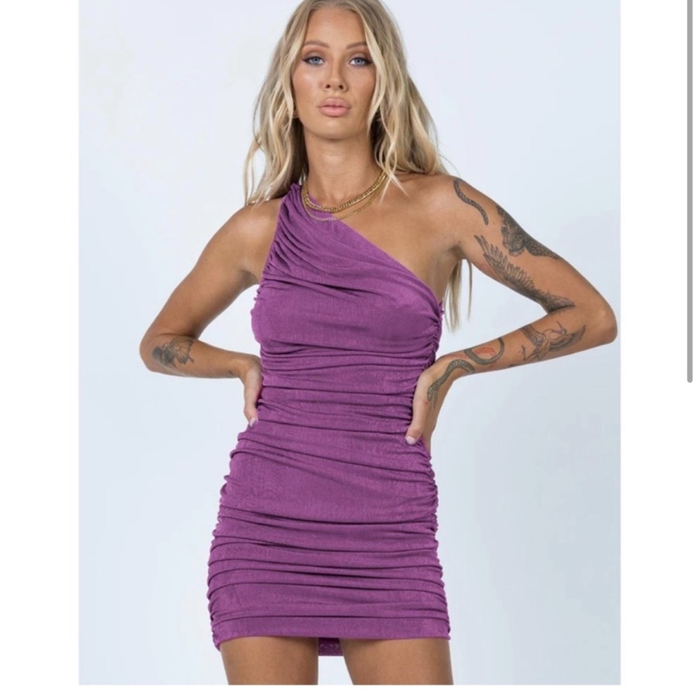 NEW WITH TAGS- One shoulder Princess Polly dress